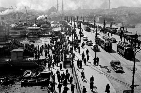 Ara Güler - Galata Brücke, Istanbul 1958